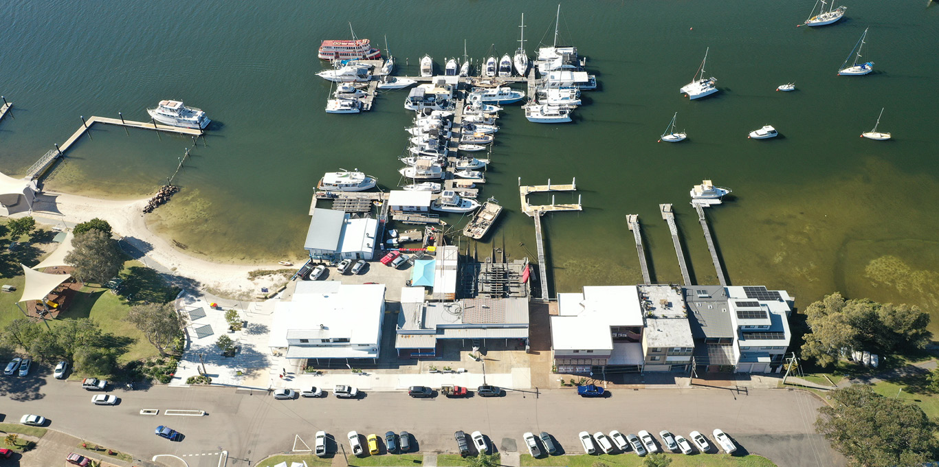 Lemon Tree Passage Marina, Albatross